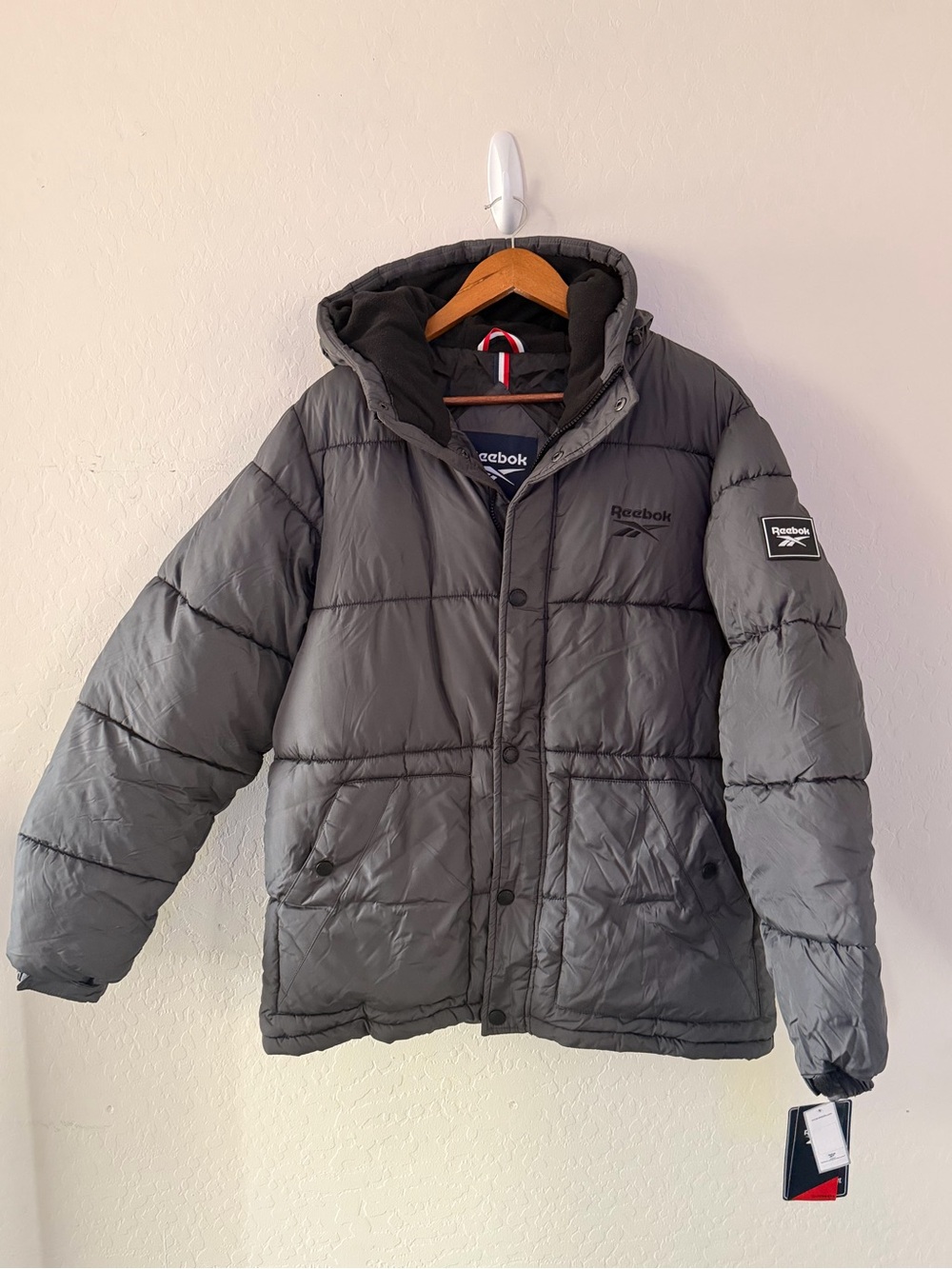 Reebok Men’s Hooded Puffer Jacket Large Charcoal Insulated Winter Coat NWT $160